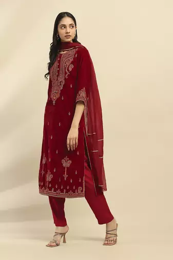 Maroon gianna velvet kurta with pant and dupatta