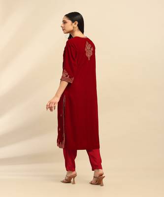 Maroon gianna velvet kurta with pant and dupatta 3