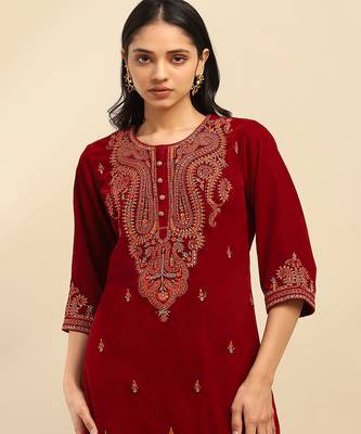 Maroon gianna velvet kurta with pant and dupatta 4