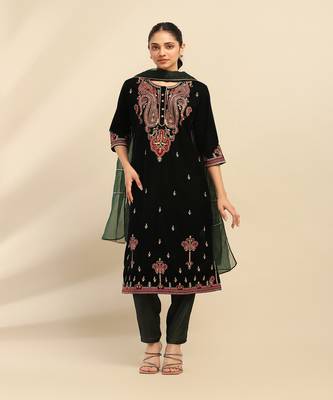 Green gianna velvet kurta with pant and dupatta 1