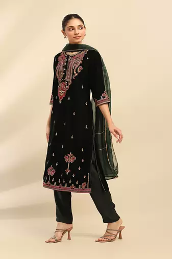 Green gianna velvet kurta with pant and dupatta