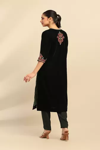 Green gianna velvet kurta with pant and dupatta
