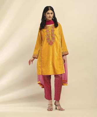 Yellow rania velvet kurta with pant and dupatta 1