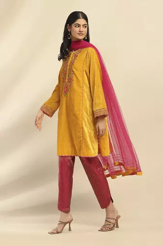 Yellow rania velvet kurta with pant and dupatta