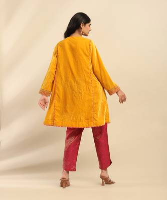 Yellow rania velvet kurta with pant and dupatta 3