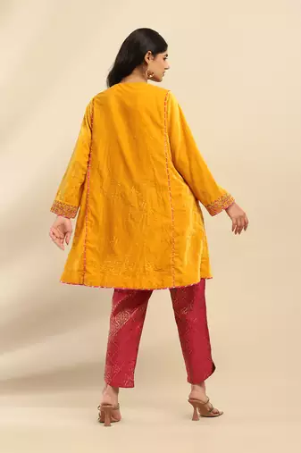 Yellow rania velvet kurta with pant and dupatta