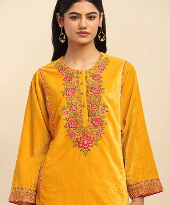 Yellow rania velvet kurta with pant and dupatta 4