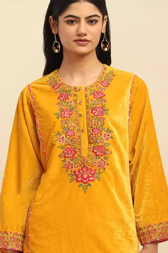 Yellow rania velvet kurta with pant and dupatta
