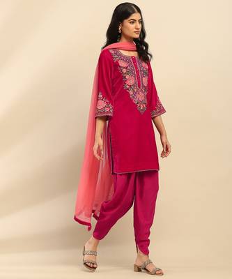 Fuchsia rania velvet kurta with salwar and dupatta 2
