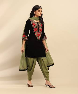 Black rania velvet kurta with salwar and dupatta 3