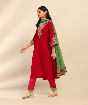 Magenta roobab velvet kurta with churidar and dupatta 2