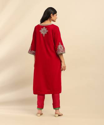 Magenta roobab velvet kurta with churidar and dupatta 3