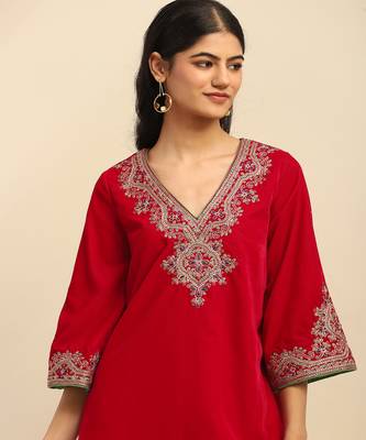 Magenta roobab velvet kurta with churidar and dupatta 4