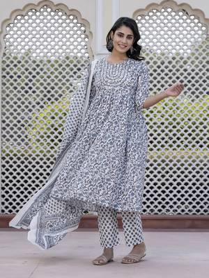 women grey floral print anarkali kurta bottom and dupatta set 5