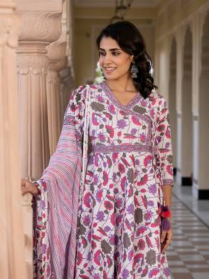 women pink and off white a-line kurta bottom and dupatta set 4