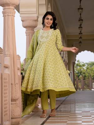 women green embroidered anarkali kurta bottom and dupatta set 5