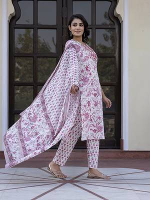 women pink and white zari work straight kurta bottom and dupatta set 2