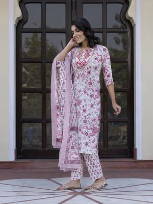 women pink and white zari work straight kurta bottom and dupatta set 4