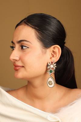Multicolored statement earrings with pearls and tiger motif 2