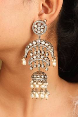 Traditional kundan gold jhumkas 1