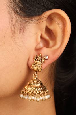 Matte gold elephant motif necklace set with pearls 3