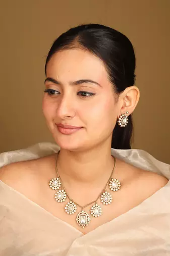 Antique kundan necklace set with teardrop charms