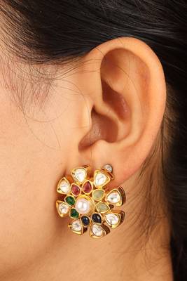 Kundan choker set with multicolor stones and matching earrings 3