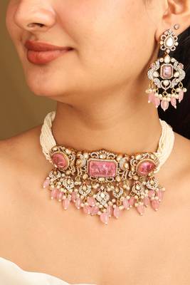 Pearl choker set with pink accents and matching earrings 1