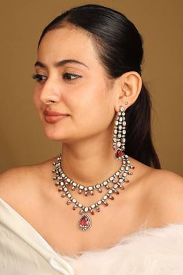 Kundan necklace set with green accents 2