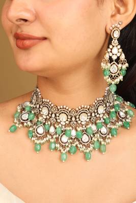 Kundan Choker Set with Green Beads & Maang Tikka 1