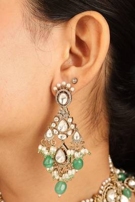 Kundan Choker Set with Green Beads & Maang Tikka 3