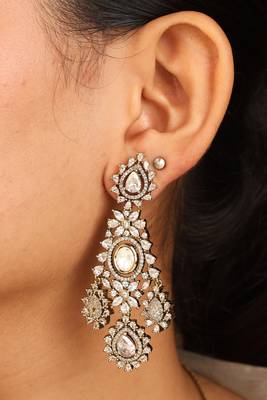 Elegant Kundan Necklace Set with Earrings 3