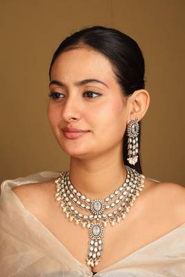 Regal Kundan and Pearl Layered Necklace Set 2