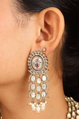 Regal Kundan and Pearl Layered Necklace Set 3
