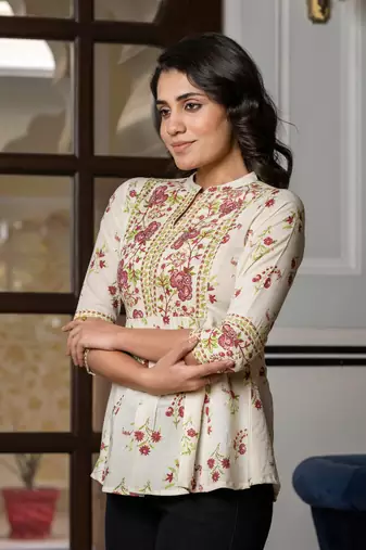 women brown and off white floral print top