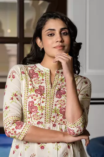 women brown and off white floral print top