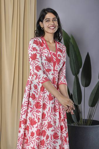 Jaitpuriya floral printed v-neck regular dress with dupatta