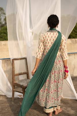 Off white green hand block printed cotton suit with mulmul dupatta 3