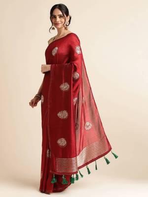 Red woven saree with zari motifs 2