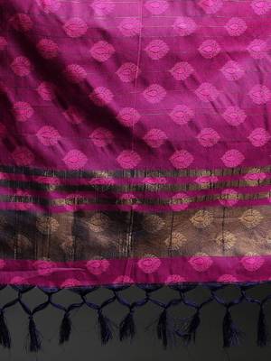 Navy & rani pink saree with gold zari work 4