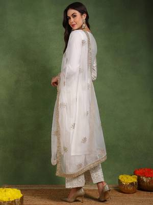 women off white chanderi silk solid straight kurta palazzos with dupatta 4