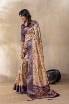 Beige and purple zari woven silk bnarasi saree with blouse 3