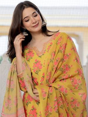 Green solid rayon blend printed fancy straight kurta trousers with dupatta 6
