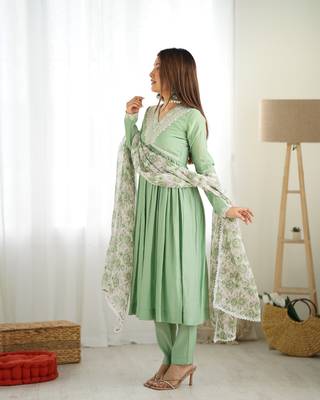 Soft Heavy Romansilk Chanderi Fabric Nyra Cut Kurta With Dupatta, Pent 3