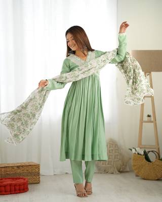 Soft Heavy Romansilk Chanderi Fabric Nyra Cut Kurta With Dupatta, Pent 5