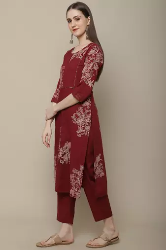 Maroon printed cotton round neck kurta sets