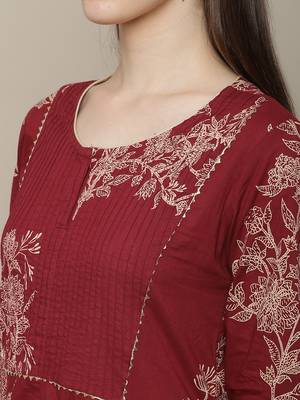 Maroon printed cotton round neck kurta sets 5