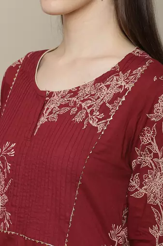 Maroon printed cotton round neck kurta sets