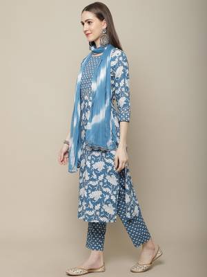 Blue embroidered cotton round neck kurta sets 3