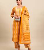 Yellow printed cotton round neck kurta sets